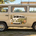 Sticker van vintage avec symbole de paix et fleurs stylisées autour
