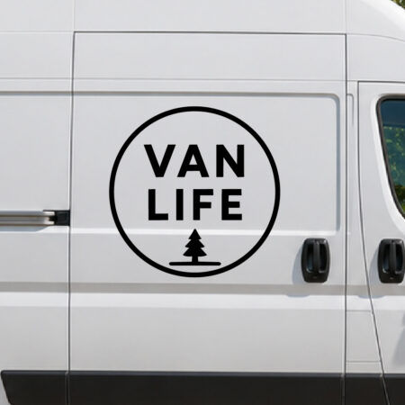 Sticker décoratif cercle avec le texte VAN LIFE et un petit arbre stylisé en dessous