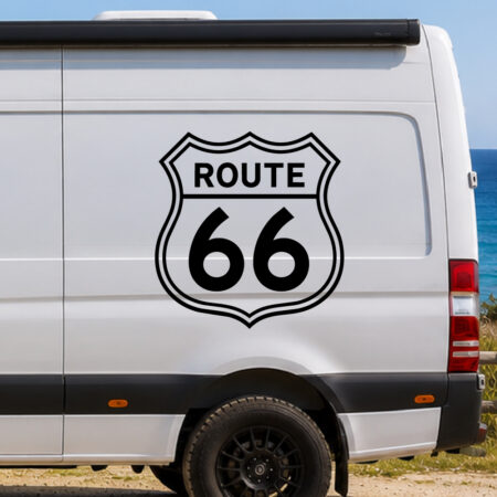 Sticker adhésif représentant le bouclier routier Route 66 avec le texte ROUTE 66 en design graphique