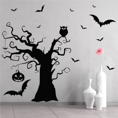 Sticker mural arbre tortueux avec chauves-souris, chouette, citrouille et araignée Halloween