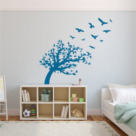 Sticker mural d'un arbre stylisé avec des oiseaux en train de s'envoler