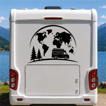 Sticker van avec une carte du monde stylisée, un van aménagé sur une colline avec deux sapins