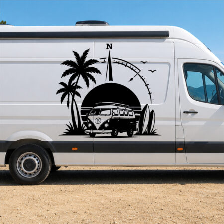 Sticker van vintage avec palmiers, planches de surf, oiseaux et boussole sur un véhicule utilitaire